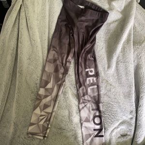 Peloton leggings xs stretchy and soft . Could probably get away with if you’re S